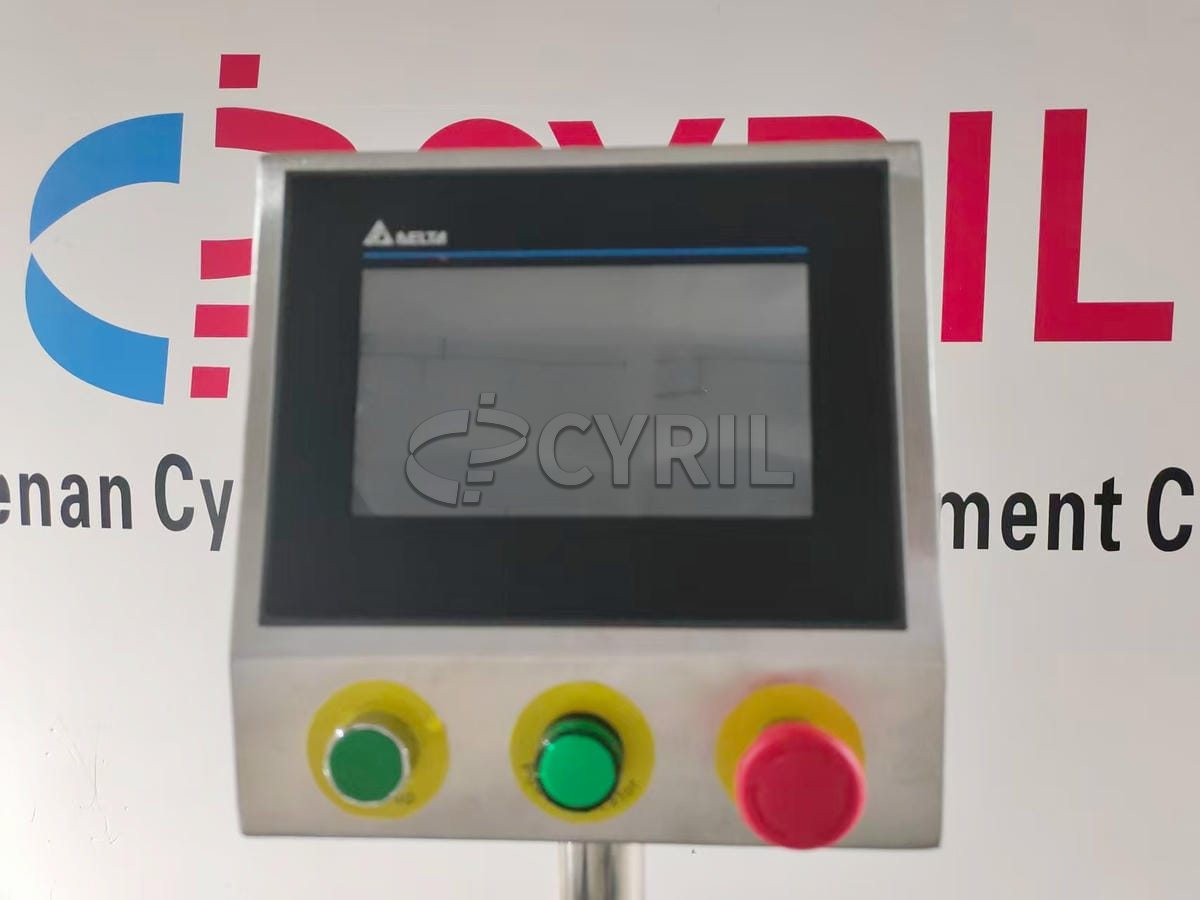 Flat labeling machine