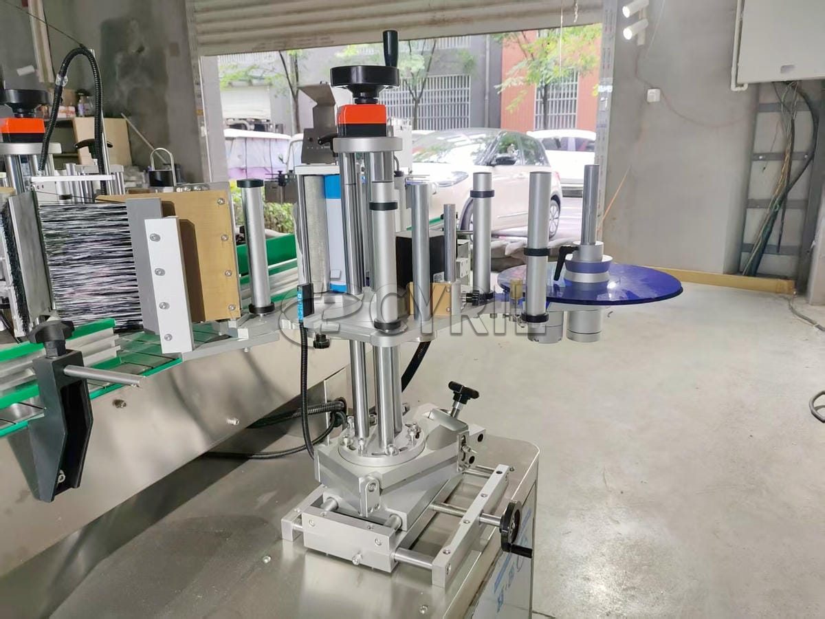 Stainless steel chain plate double-sided labeling machine
