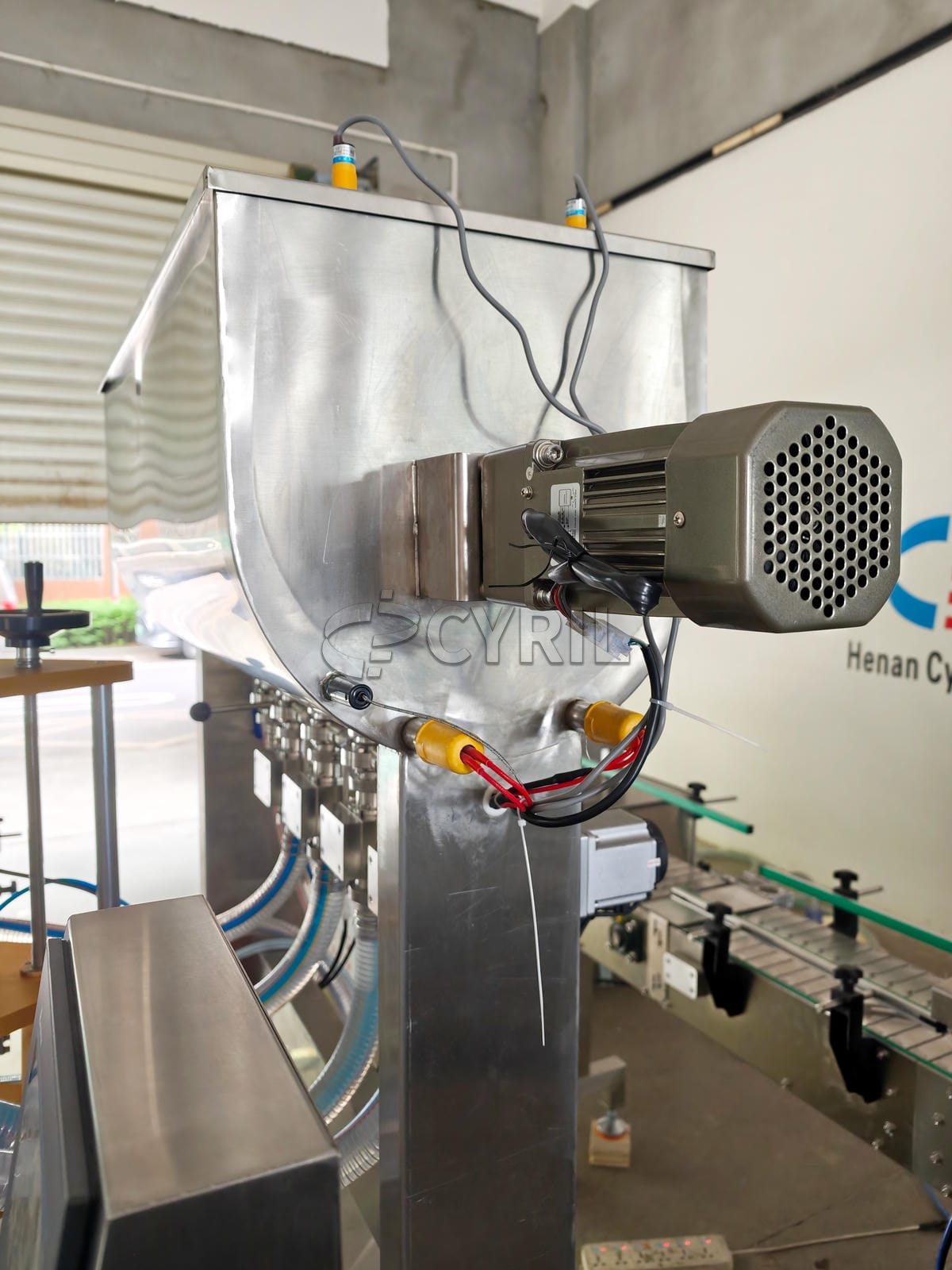 Four-head gear pump filling machine