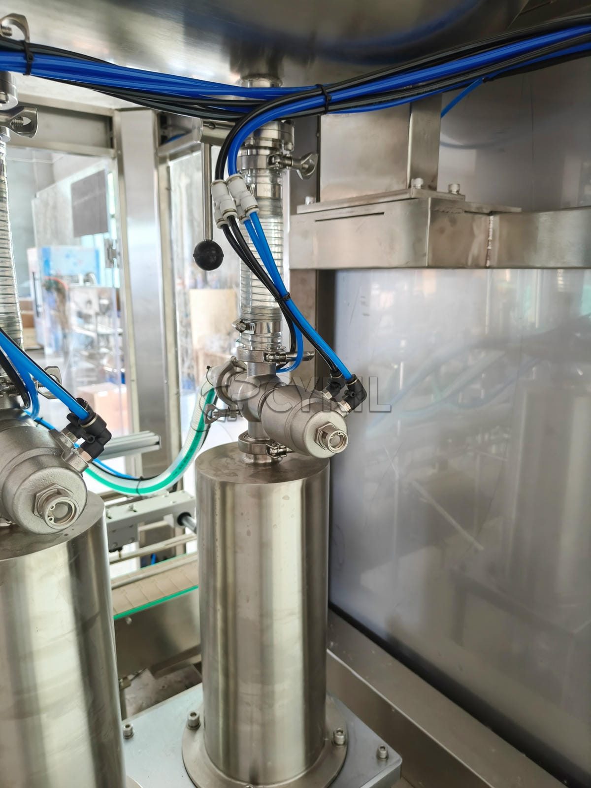 Servo six-head paste filling machine
