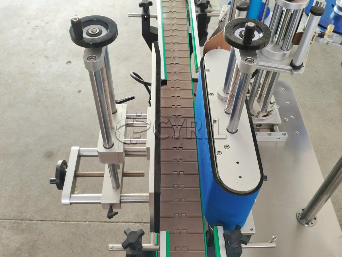 Fully automatic round bottle rolling labeling machine