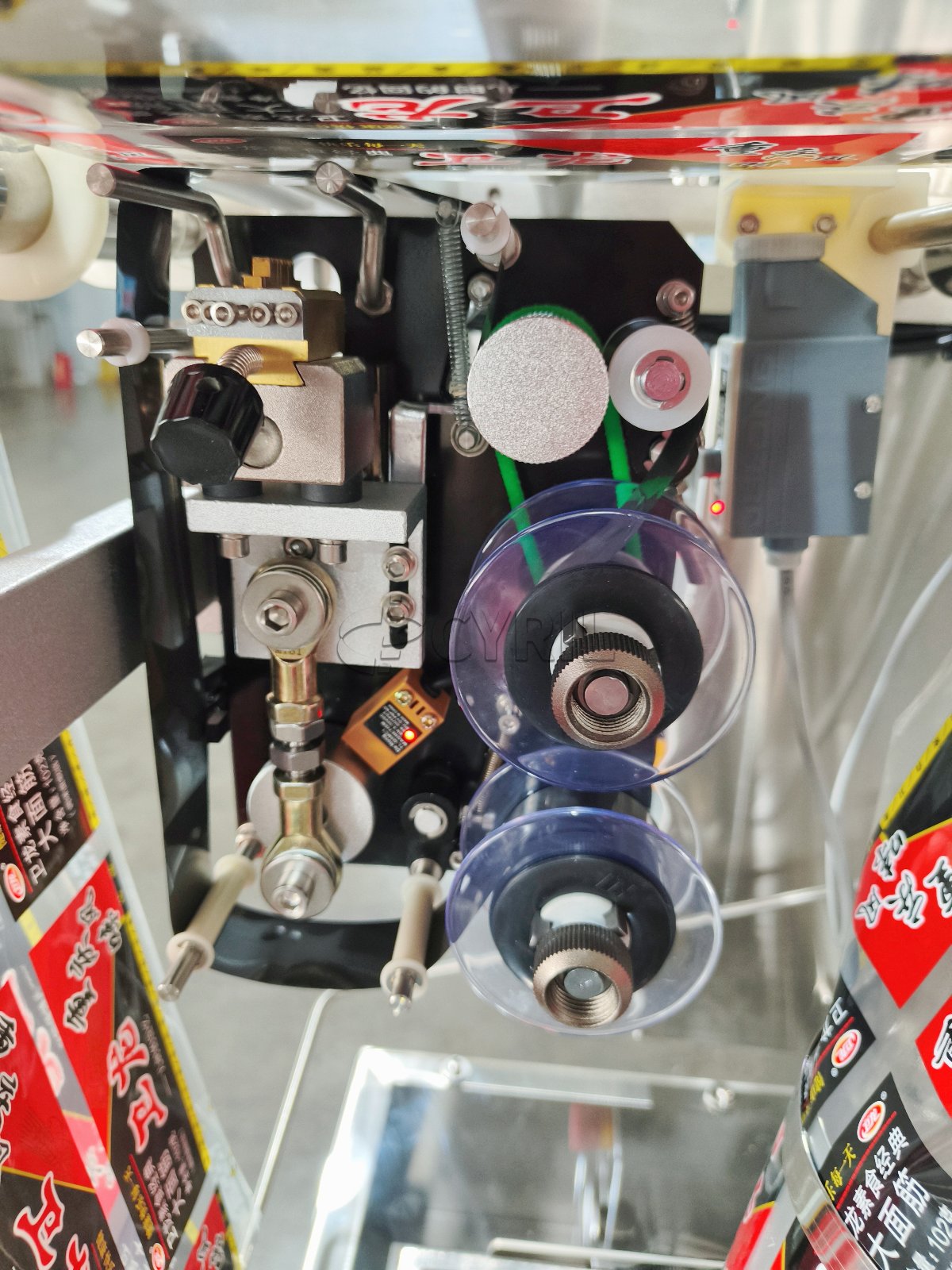 粉末包装机+斜推+打码+四边封+连包