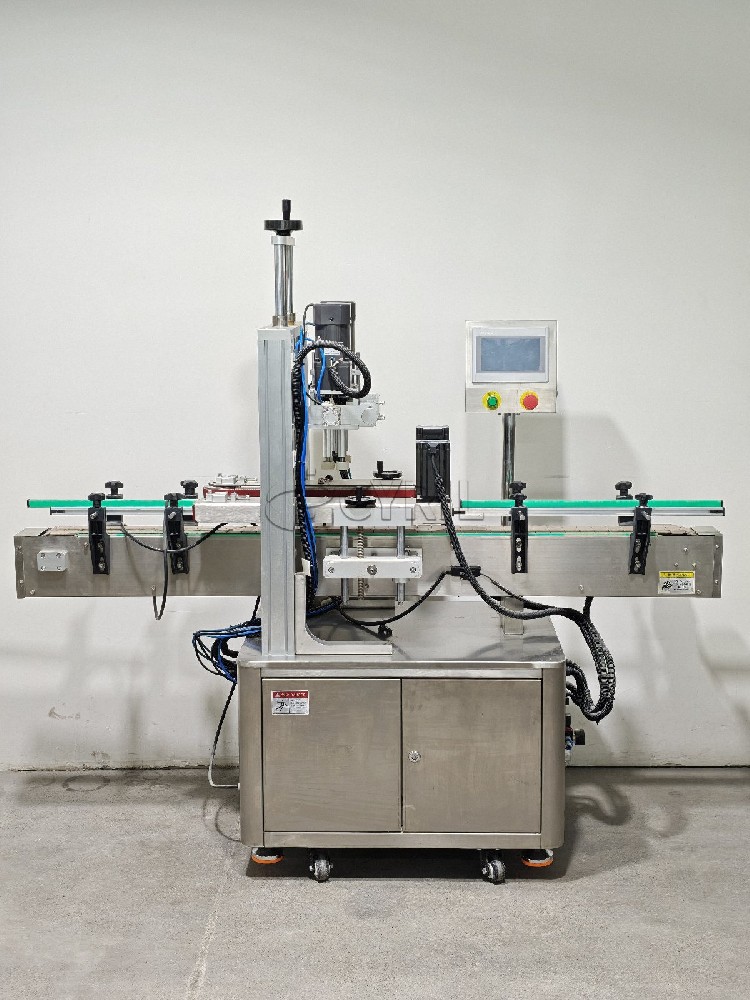 How do capping machines accommodate bottle caps and bottles of various specifications and types?